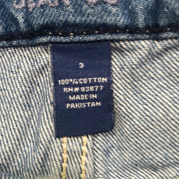 Woman’s distressed hi-rise shorts - Picture 7 of 9